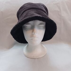 Sermoneta Womens 58 Shearling Hat Suede Bucket Made In Italy Winter